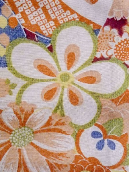 画像6: M1108E  女性用 襦袢 経年劣化、使用感あり、手毬柄 シルク(正絹) 鮮やか 赤み 紫色, ぼたん 【中古】 【USED】 【リサイクル】 ★★☆☆☆ (6)