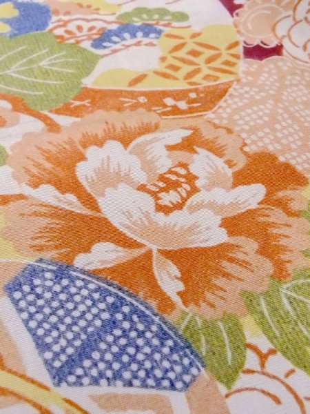 画像11: M1108E  女性用 襦袢 経年劣化、使用感あり、手毬柄 シルク(正絹) 鮮やか 赤み 紫色, ぼたん 【中古】 【USED】 【リサイクル】 ★★☆☆☆ (11)