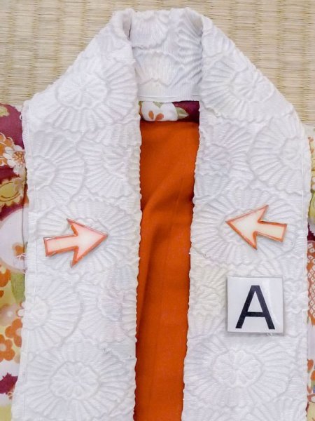 画像16: M1108E  女性用 襦袢 経年劣化、使用感あり、手毬柄 シルク(正絹) 鮮やか 赤み 紫色, ぼたん 【中古】 【USED】 【リサイクル】 ★★☆☆☆ (16)