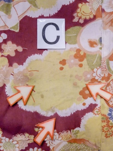 画像18: M1108E  女性用 襦袢 経年劣化、使用感あり、手毬柄 シルク(正絹) 鮮やか 赤み 紫色, ぼたん 【中古】 【USED】 【リサイクル】 ★★☆☆☆ (18)