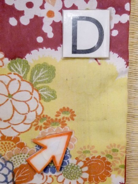 画像19: M1108E  女性用 襦袢 経年劣化、使用感あり、手毬柄 シルク(正絹) 鮮やか 赤み 紫色, ぼたん 【中古】 【USED】 【リサイクル】 ★★☆☆☆ (19)