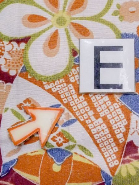 画像20: M1108E  女性用 襦袢 経年劣化、使用感あり、手毬柄 シルク(正絹) 鮮やか 赤み 紫色, ぼたん 【中古】 【USED】 【リサイクル】 ★★☆☆☆ (20)