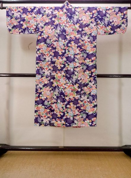 画像2: M1108F  女性用 襦袢 扇柄 シルク(正絹)  鮮やか 紫色, ぼたん 【中古】 【USED】 【リサイクル】 ★★☆☆☆ (2)