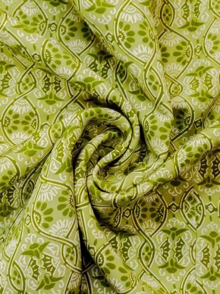 画像9: M1121D  女性用 羽織  シルク(正絹) 淡い 灰色がかった 緑色, 花 【中古】 【USED】 【リサイクル】 ★★★☆☆ (9)