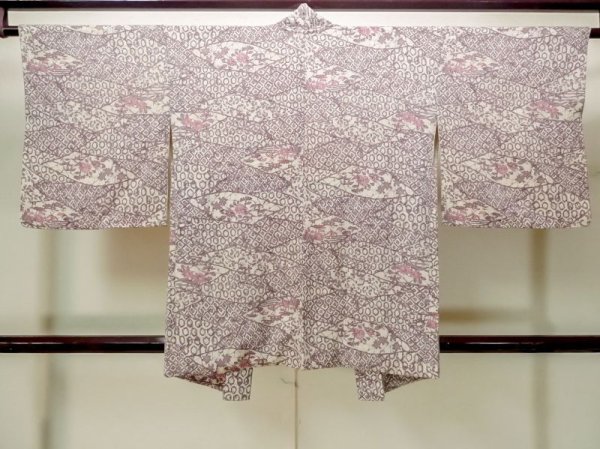 画像2: M1121I  女性用 羽織  シルク(正絹)  灰色がかった 紫色, 花 【中古】 【USED】 【リサイクル】 ★★☆☆☆ (2)