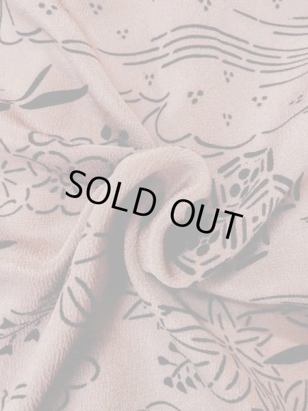 画像11: M1121P  女性用 羽織  シルク（正絹）  淡い 茶色, 菊 【中古】 【USED】 【リサイクル】 ★★★☆☆ (11)