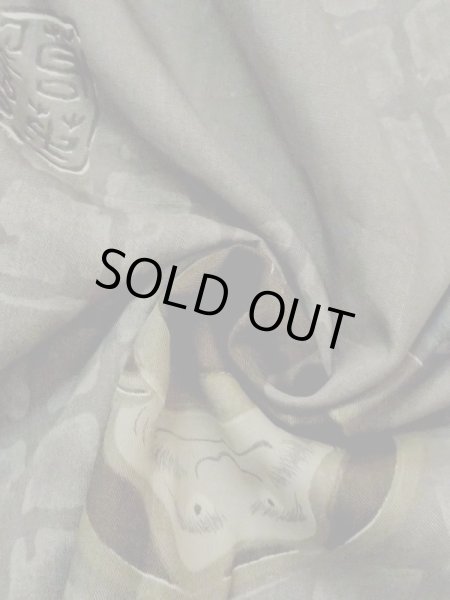 画像9: M1128A  男性用襦袢 達磨柄、経年劣化、使用感あり。 シルク（正絹）  深い 灰色, 四角 【中古】 【USED】 【リサイクル】 ★☆☆☆☆ (9)