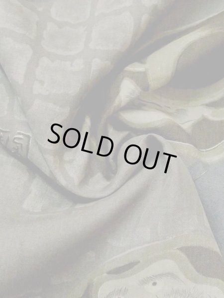 画像10: M1128A  男性用襦袢 達磨柄、経年劣化、使用感あり。 シルク（正絹）  深い 灰色, 四角 【中古】 【USED】 【リサイクル】 ★☆☆☆☆ (10)