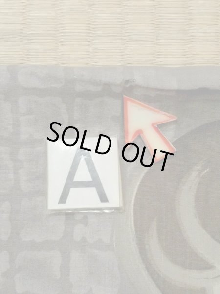 画像12: M1128A  男性用襦袢 達磨柄、経年劣化、使用感あり。 シルク（正絹）  深い 灰色, 四角 【中古】 【USED】 【リサイクル】 ★☆☆☆☆ (12)