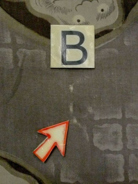 画像13: M1128A  男性用襦袢 達磨柄、経年劣化、使用感あり。 シルク(正絹)  深い 灰色, 四角 【中古】 【USED】 【リサイクル】 ★☆☆☆☆ (13)