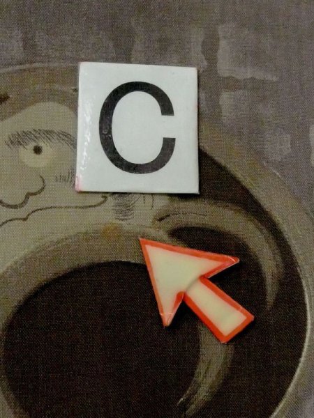 画像14: M1128A  男性用襦袢 達磨柄、経年劣化、使用感あり。 シルク(正絹)  深い 灰色, 四角 【中古】 【USED】 【リサイクル】 ★☆☆☆☆ (14)