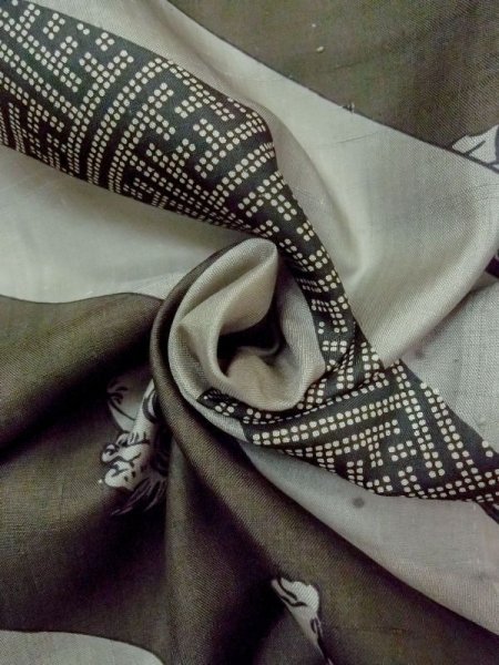 画像9: M1128I  男性用襦袢  シルク(正絹)  灰色がかった 緑色, 虎 【中古】 【USED】 【リサイクル】 ★★☆☆☆ (9)