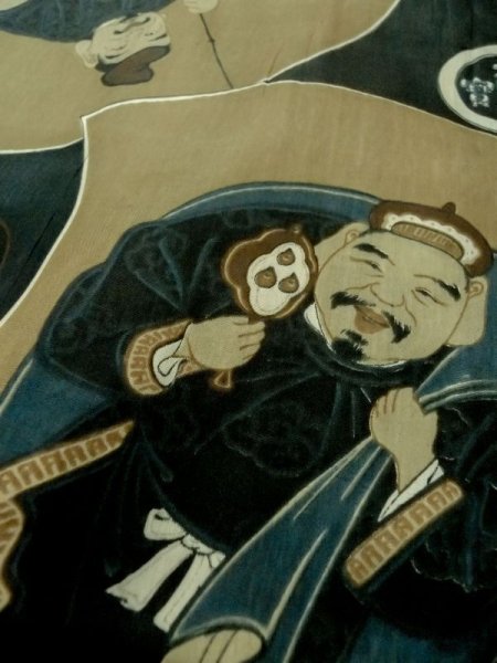 画像8: M1128K  男性用襦袢 七福神柄、硬貨柄 化繊   黒, 岩 【中古】 【USED】 【リサイクル】 ★☆☆☆☆ (8)