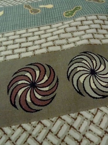 画像10: M1128L  男性用襦袢 瓢箪、将棋の駒柄 化繊   茶色, 檜垣文 【中古】 【USED】 【リサイクル】 ★★☆☆☆ (10)