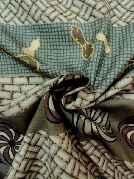 画像11: M1128L  男性用襦袢 瓢箪、将棋の駒柄 化繊   茶色, 檜垣文 【中古】 【USED】 【リサイクル】 ★★☆☆☆ (11)