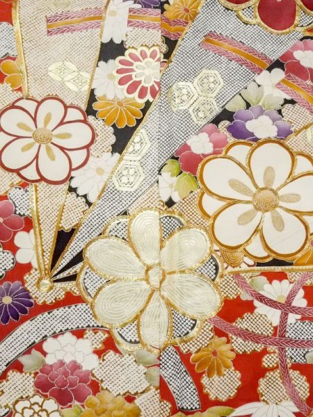 画像8: M1207A  女性用 振袖  シルク(正絹)   赤色, ぼたん 【中古】 【USED】 【リサイクル】 ★★★☆☆ (8)