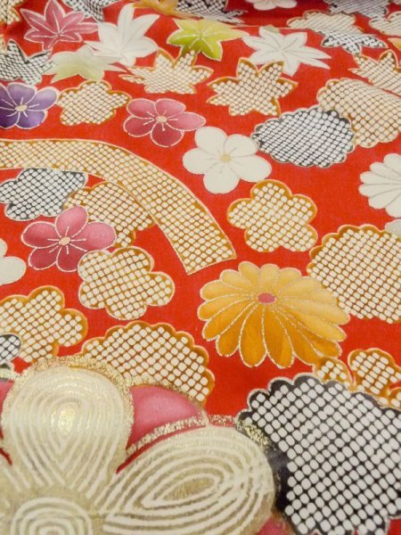 画像16: M1207A  女性用 振袖  シルク(正絹)   赤色, ぼたん 【中古】 【USED】 【リサイクル】 ★★★☆☆ (16)