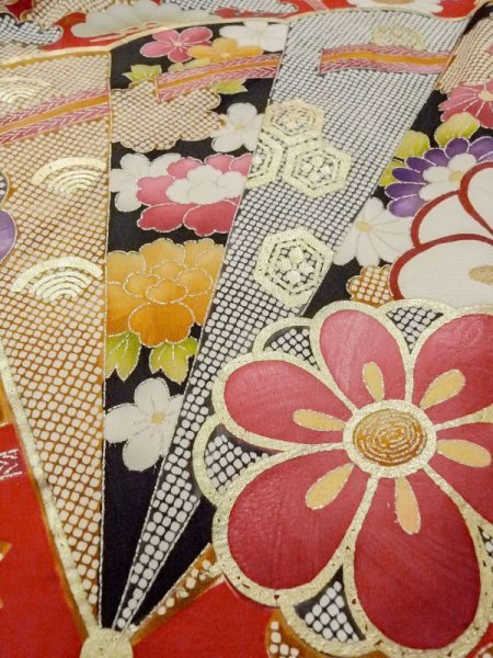 画像17: M1207A  女性用 振袖  シルク(正絹)   赤色, ぼたん 【中古】 【USED】 【リサイクル】 ★★★☆☆ (17)