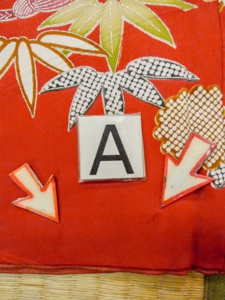 画像23: M1207A  女性用 振袖  シルク(正絹)   赤色, ぼたん 【中古】 【USED】 【リサイクル】 ★★★☆☆ (23)