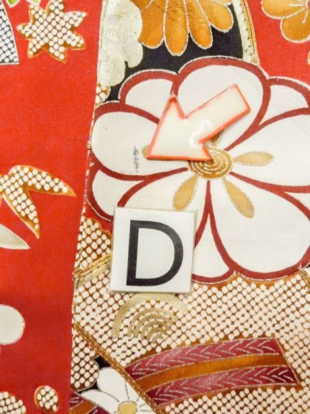 画像26: M1207A  女性用 振袖  シルク(正絹)   赤色, ぼたん 【中古】 【USED】 【リサイクル】 ★★★☆☆ (26)