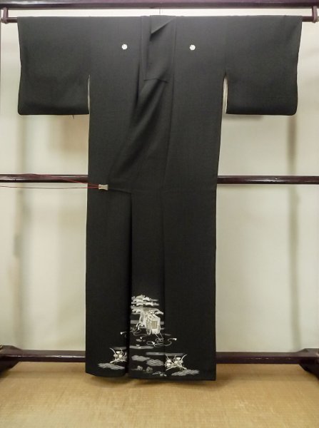 画像2: M1207C  女性用 留袖  シルク(正絹)   黒, もみじ 【中古】 【USED】 【リサイクル】 ★★★☆☆ (2)