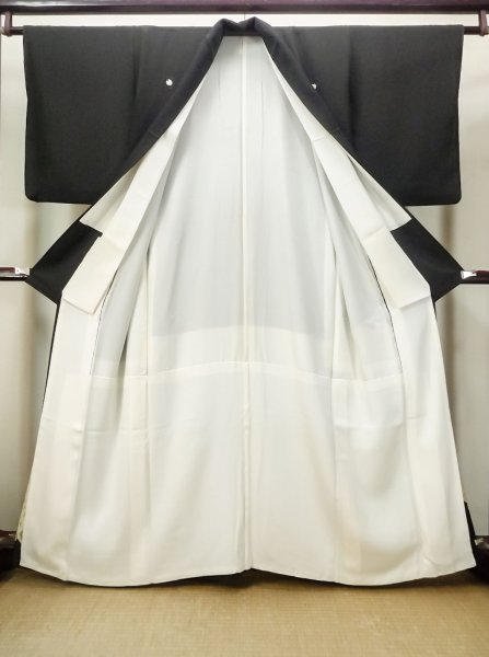 画像3: M1207D  女性用 留袖  シルク(正絹)   黒, ぼたん 【中古】 【USED】 【リサイクル】 ★★★☆☆ (3)