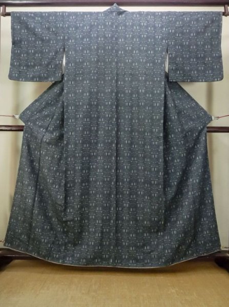 画像1: M1207I  女性用 小紋 少し染み シルク（正絹）  深い オリーブ, 桐 【中古】 【USED】 【リサイクル】 ★★★☆☆ (1)