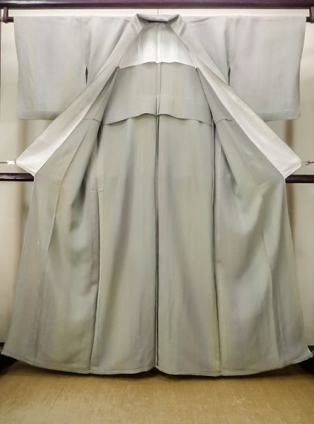 画像2: M1207V  女性用 小千谷紬  シルク(正絹) 淡い 灰色がかった 緑色, ぼかし 灰色がかった【中古】 【USED】 【リサイクル】 ★★★☆☆ (2)