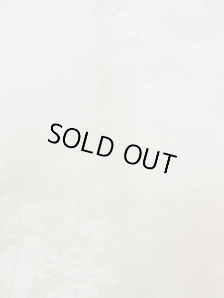 画像5: M1215E  女性用 襦袢 裏:穴/破れ、全体:穴/虫食い シルク(正絹)  淡い 緑色, 梅 【中古】 【USED】 【リサイクル】 ★☆☆☆☆ (5)