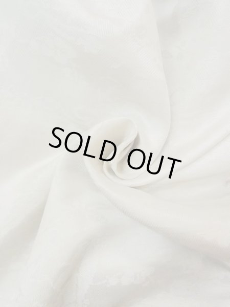 画像12: M1215E  女性用 襦袢 裏:穴/破れ、全体:穴/虫食い シルク(正絹)  淡い 緑色, 梅 【中古】 【USED】 【リサイクル】 ★☆☆☆☆ (12)