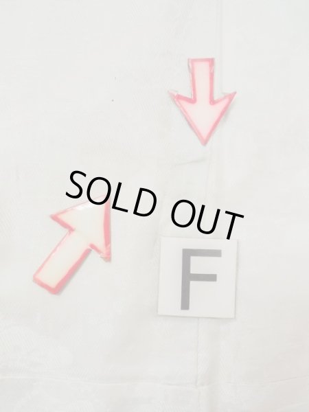 画像19: M1215E  女性用 襦袢 裏:穴/破れ、全体:穴/虫食い シルク(正絹)  淡い 緑色, 梅 【中古】 【USED】 【リサイクル】 ★☆☆☆☆ (19)