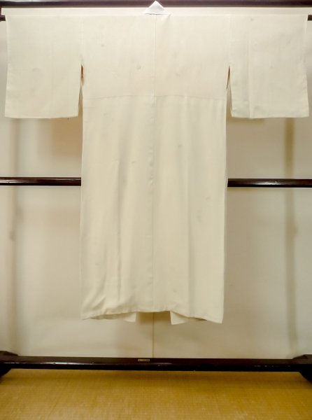 画像2: M1215H  女性用 襦袢 使用感あり。 シルク(正絹) 淡い 薄い 黄緑色,  【中古】 【USED】 【リサイクル】 ★★☆☆☆ (2)