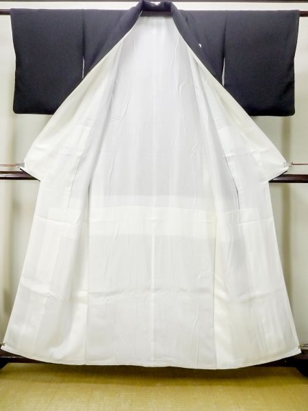 画像3: M1215P  女性用 留袖 タッセル柄 シルク(正絹)   黒, 菊 【中古】 【USED】 【リサイクル】 ★★☆☆☆ (3)