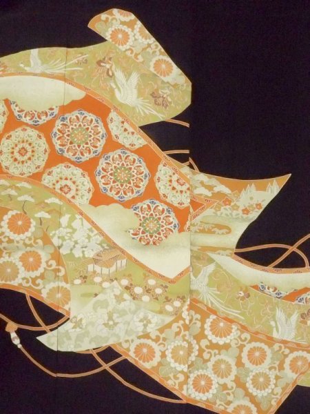 画像5: M1215P  女性用 留袖 タッセル柄 シルク(正絹)   黒, 菊 【中古】 【USED】 【リサイクル】 ★★☆☆☆ (5)