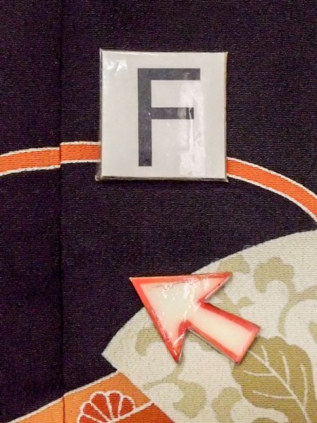 画像24: M1215P  女性用 留袖 タッセル柄 シルク(正絹)   黒, 菊 【中古】 【USED】 【リサイクル】 ★★☆☆☆ (24)