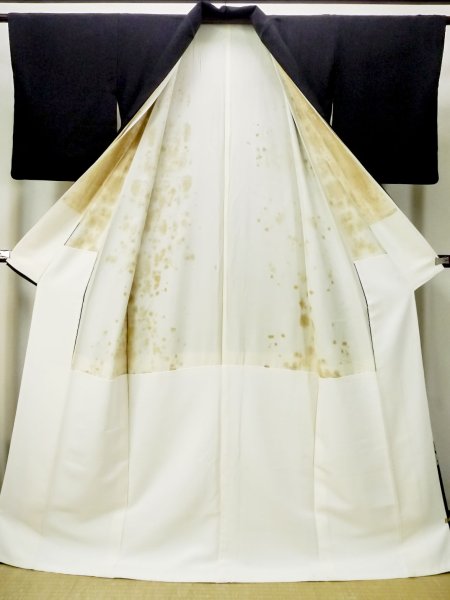 画像3: M1215Q  女性用 留袖  シルク(正絹)   黒, 孔雀 【中古】 【USED】 【リサイクル】 ★★☆☆☆ (3)