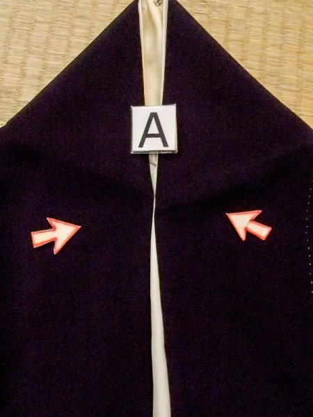 画像16: M1215Q  女性用 留袖  シルク(正絹)   黒, 孔雀 【中古】 【USED】 【リサイクル】 ★★☆☆☆ (16)