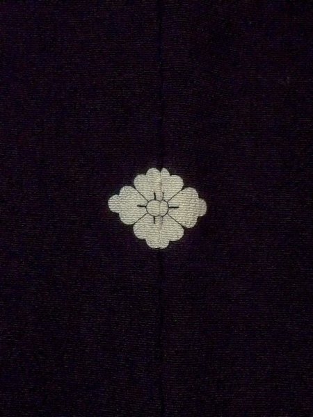 画像4: M1215S  女性用 留袖  シルク(正絹)   黒, 菊 【中古】 【USED】 【リサイクル】 ★★☆☆☆ (4)