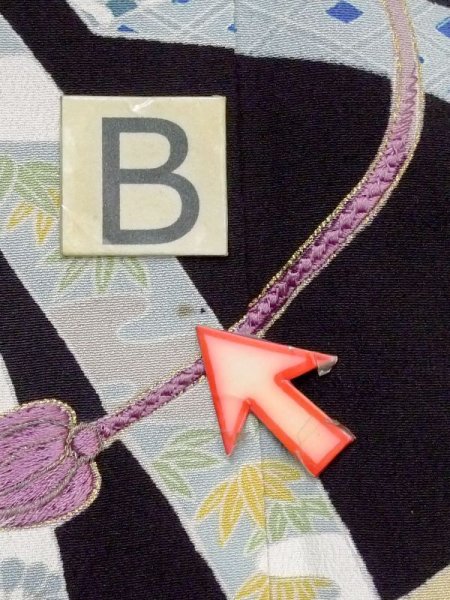 画像19: M1215S  女性用 留袖  シルク(正絹)   黒, 菊 【中古】 【USED】 【リサイクル】 ★★☆☆☆ (19)