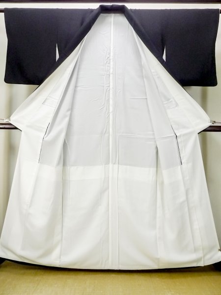 画像3: M1215T  女性用 留袖  シルク(正絹)   黒, 菊 【中古】 【USED】 【リサイクル】 ★★☆☆☆ (3)