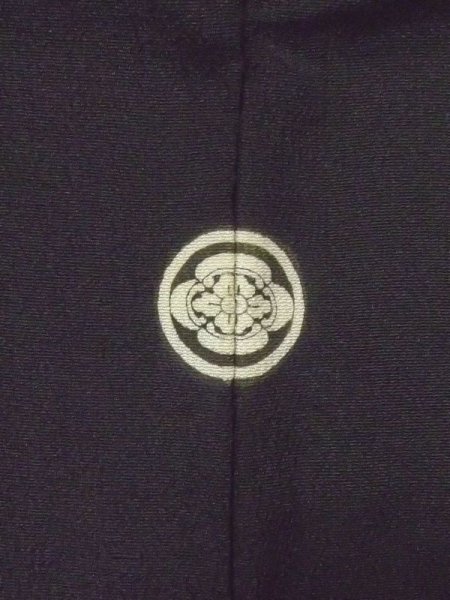 画像4: M1215T  女性用 留袖  シルク(正絹)   黒, 菊 【中古】 【USED】 【リサイクル】 ★★☆☆☆ (4)