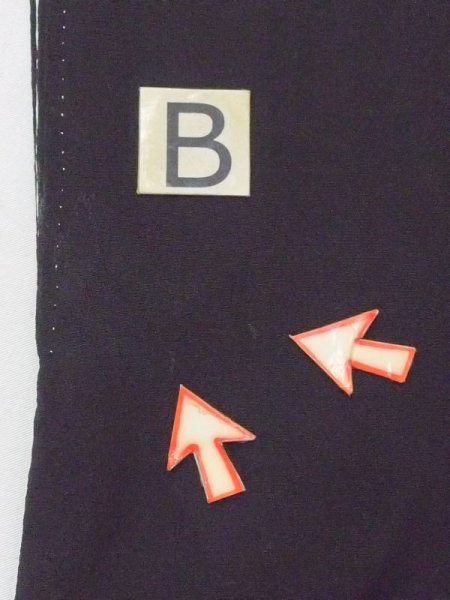 画像17: M1215T  女性用 留袖  シルク(正絹)   黒, 菊 【中古】 【USED】 【リサイクル】 ★★☆☆☆ (17)