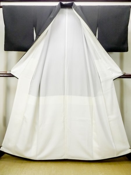 画像3: M1215U  女性用 留袖  シルク(正絹)   黒, 松/松葉 【中古】 【USED】 【リサイクル】 ★★☆☆☆ (3)