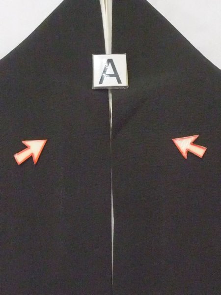 画像18: M1215U  女性用 留袖  シルク(正絹)   黒, 松/松葉 【中古】 【USED】 【リサイクル】 ★★☆☆☆ (18)