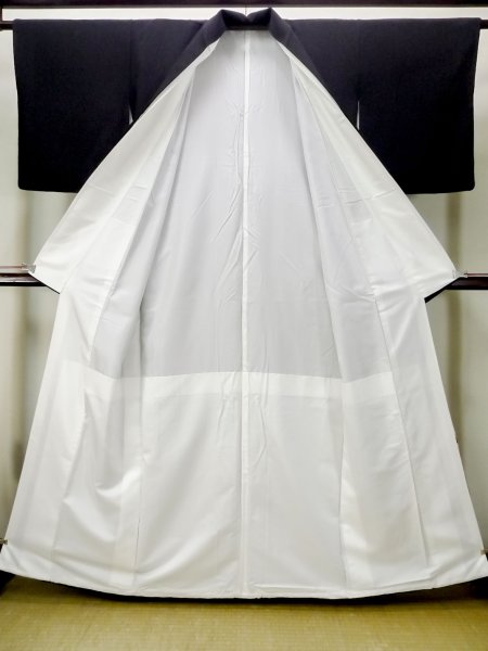 画像3: M1215V  女性用 留袖  シルク(正絹)   黒, 菊 【中古】 【USED】 【リサイクル】 ★★☆☆☆ (3)