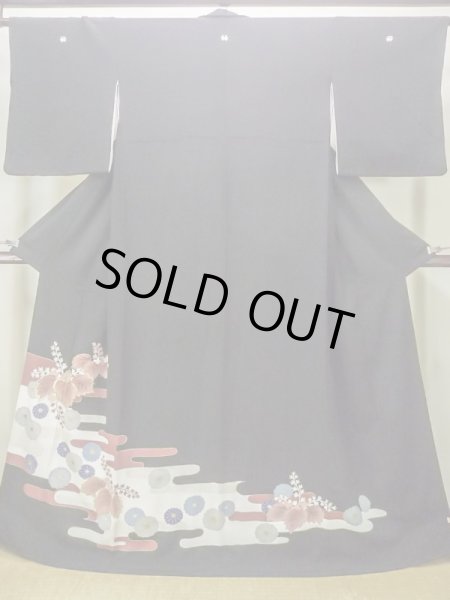 画像1: M1215X  女性用 留袖 全体：経年劣化、使用感あり。 シルク（正絹）   黒, 菊 【中古】 【USED】 【リサイクル】 ★★☆☆☆ (1)