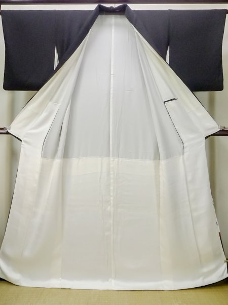 画像3: M1215X  女性用 留袖 全体:経年劣化、使用感あり。 シルク(正絹)   黒, 菊 【中古】 【USED】 【リサイクル】 ★★☆☆☆ (3)
