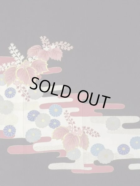 画像5: M1215X  女性用 留袖 全体：経年劣化、使用感あり。 シルク（正絹）   黒, 菊 【中古】 【USED】 【リサイクル】 ★★☆☆☆ (5)