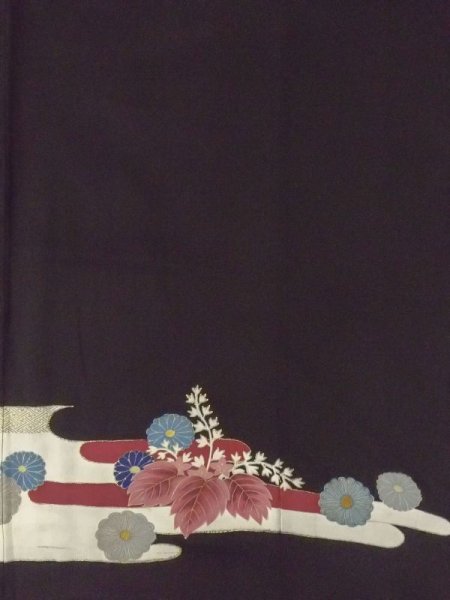 画像6: M1215X  女性用 留袖 全体:経年劣化、使用感あり。 シルク(正絹)   黒, 菊 【中古】 【USED】 【リサイクル】 ★★☆☆☆ (6)
