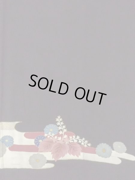 画像6: M1215X  女性用 留袖 全体：経年劣化、使用感あり。 シルク（正絹）   黒, 菊 【中古】 【USED】 【リサイクル】 ★★☆☆☆ (6)